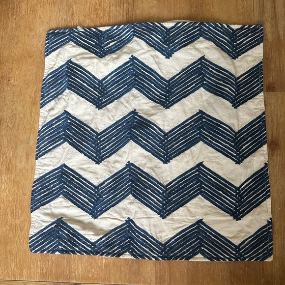 Pottery Barn Navy & Ivory Chevron Embroidered Pillow Cover - Picture 1 of 4